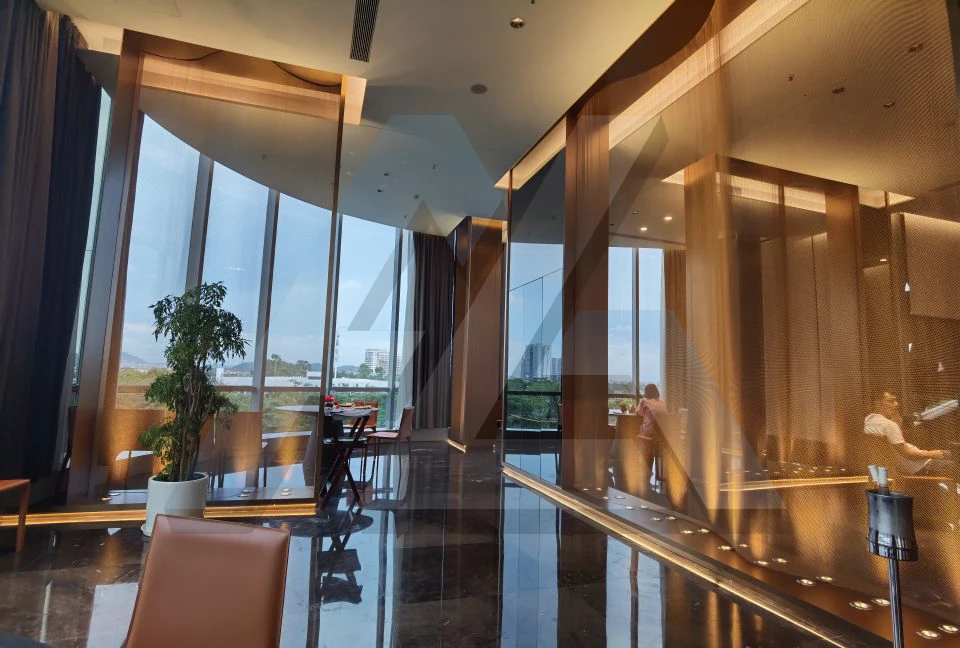 Decorative metal mesh interior