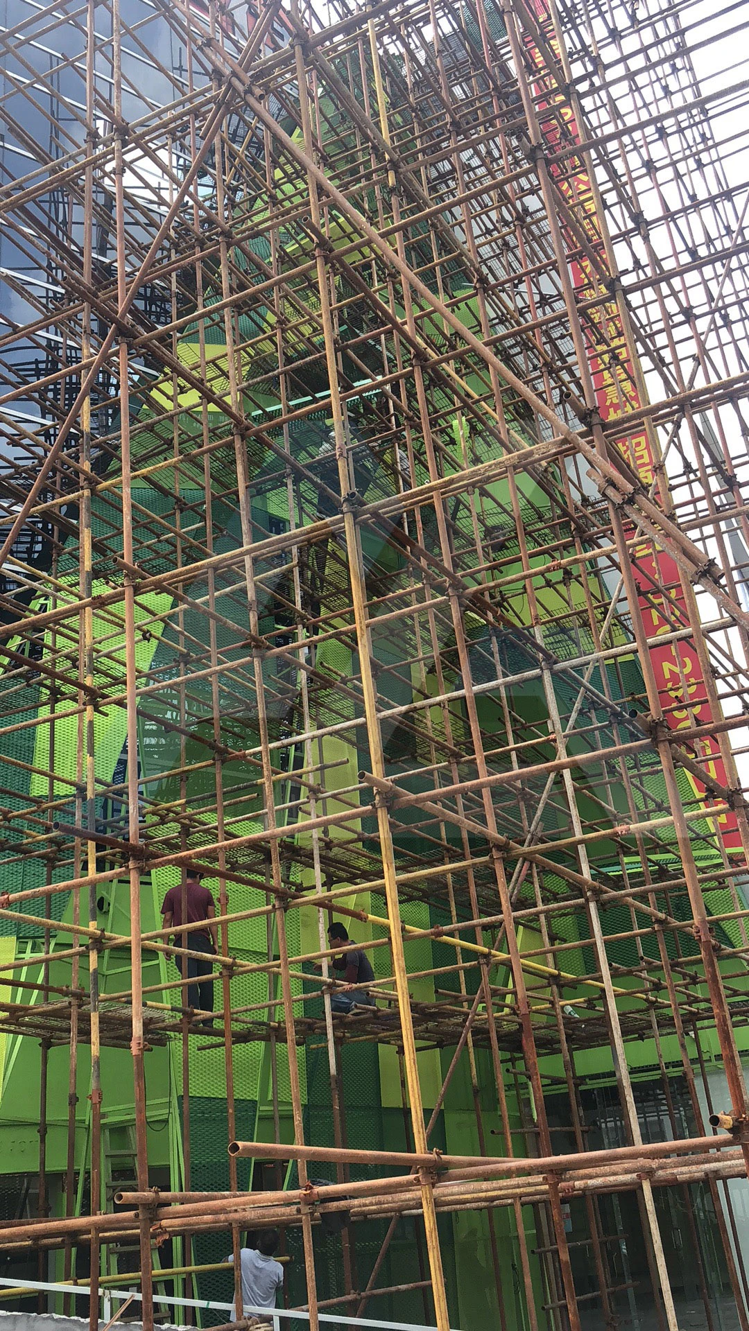 Expanded-mesh facade — customer photograph 2