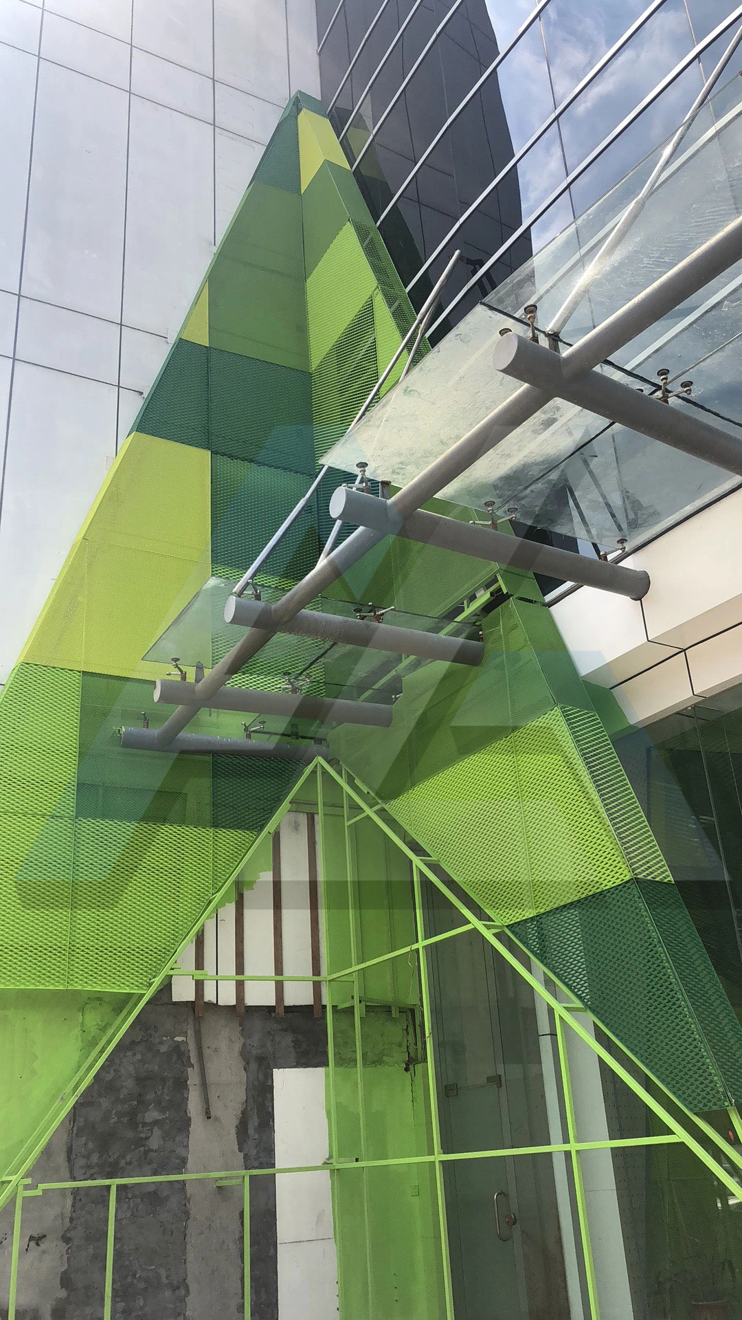 Expanded-mesh facade — customer photograph 5