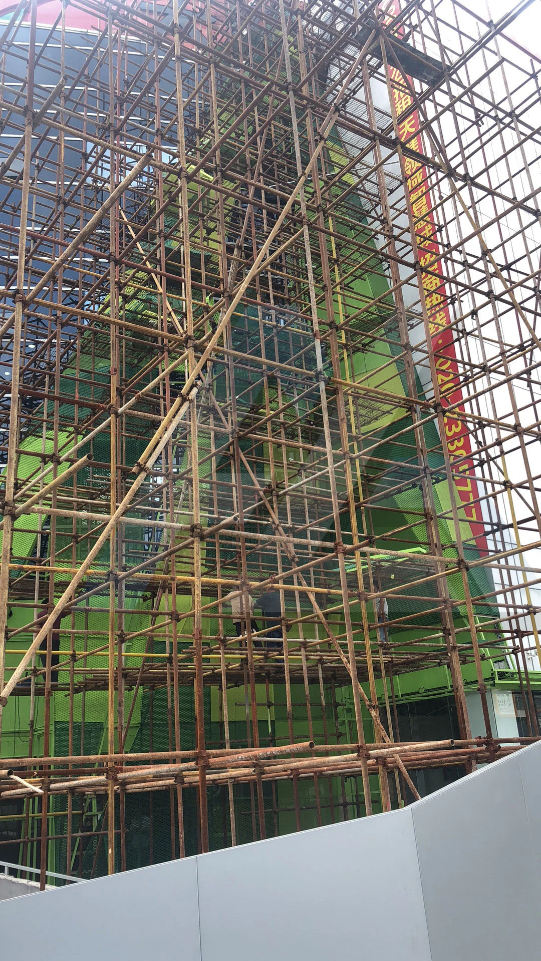 Expanded-mesh facade — customer photograph 7